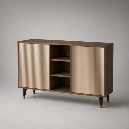 Credenza 140 x 40 x 85 cm in MDF effetto noce scuro con ante scanalate beige e vano a giorno centrale gambe in metallo nero con puntali dorati